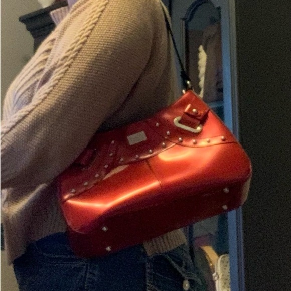 Beijo Classic Celebrity Appeal Lipstick Red Vinyl Shoulder Bag - Picture 16 of 16